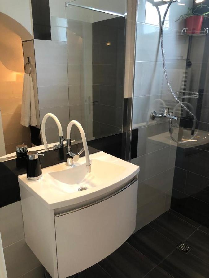 Апартаменти Cozy New Flat For 2 Or 3 Хвар Екстер'єр фото